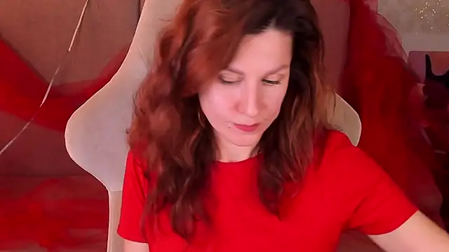 Snapshot of April_o_Nill chatting on 09/16/25, 02:18 April o Nill online show from 09/16/25, 02:18