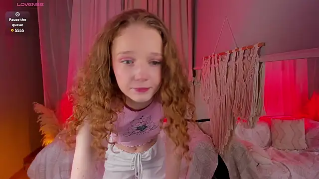 Snapshot of _Rose_Charming_ chatting on 12/08/24, 04:50  Rose Charming  online show from 12/08/24, 04:50