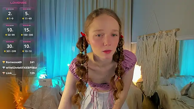 Snapshot of _Rose_Charming_ chatting on 03/03/25, 12:59  Rose Charming  online show from 03/03/25, 12:59