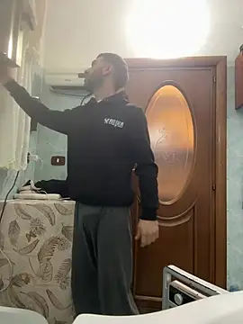 Snapshot of Enzoblood1 chatting on 01/13/26, 04:01 Enzoblood1 online show from 01/13/26, 04:01