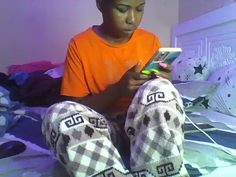 Snapshot of Sexy_jarisan chatting on 09/19/25, 04:36 Sexy jarisan online show from 09/19/25, 04:36