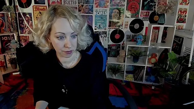 Snapshot of LylithSkye chatting on 01/03/25, 08:32 LylithSkye online show from 01/03/25, 08:32