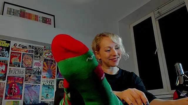 Snapshot of LylithSkye chatting on 01/04/25, 11:54 LylithSkye online show from 01/04/25, 11:54