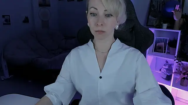 Snapshot of LylithSkye chatting on 02/05/25, 10:51 LylithSkye online show from 02/05/25, 10:51