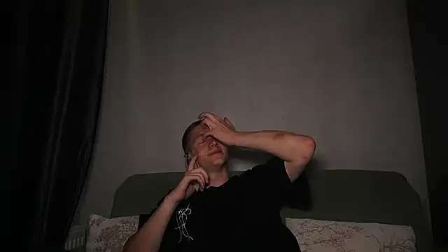 Snapshot of dustyn_fox chatting on 09/15/25, 04:18 dustyn fox online show from 09/15/25, 04:18