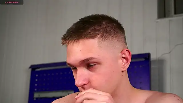 dustyn fox online show from 12/15/25, 03:05