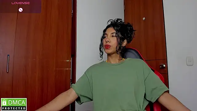 Snapshot of jasmine_bunny_ chatting on 10/30/25, 12:12 jasmine bunny  online show from 10/30/25, 12:12