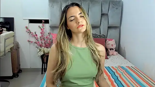 baby-miah online show from 12/30/24, 03:14