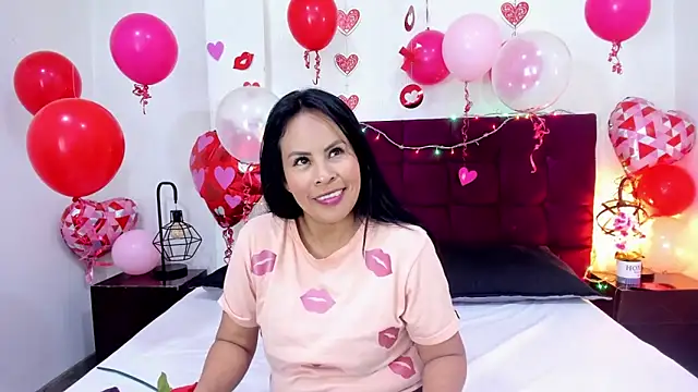 Anthonelaa   online show from 02/15/26, 12:47