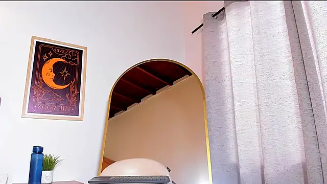 sky caroline online show from 09/29/25, 09:08