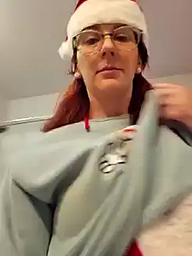 Snapshot of MissyRoulette chatting on 12/25/24, 02:56 MissyRoulette online show from 12/25/24, 02:56