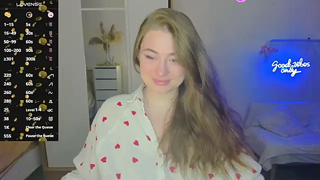 Demure Smile online show from 01/25/25, 04:13