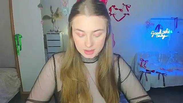 Demure Smile online show from 02/14/25, 02:44