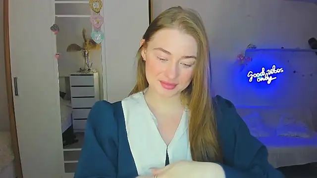 Demure Smile online show from 02/15/25, 01:53