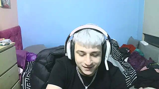 Snapshot of Nenejoven16- chatting on 02/17/25, 02:31 Nenejoven16- online show from 02/17/25, 02:31