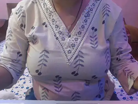 Snapshot of cute-priy chatting on 06/10/26, 04:34 cute-priy online show from 06/10/26, 04:34