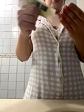 Julinha18 online show from 12/06/24, 02:24