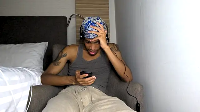 Snapshot of Skinnyblackman chatting on 04/28/26, 04:39 Skinnyblackman online show from 04/28/26, 04:39