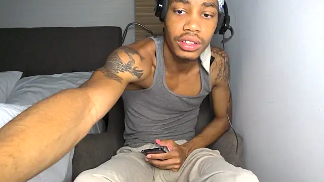 Snapshot of Skinnyblackman chatting on 05/01/26, 01:10 Skinnyblackman online show from 05/01/26, 01:10