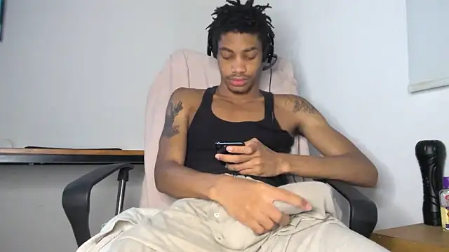 Snapshot of Skinnyblackman chatting on 06/08/26, 06:14 Skinnyblackman online show from 06/08/26, 06:14