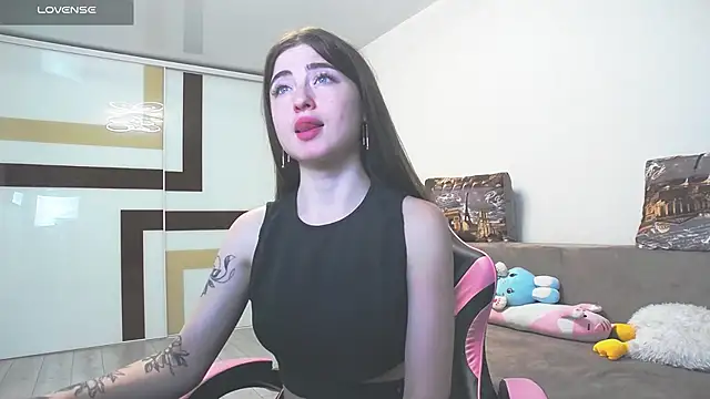 Luxuryalma online show from 06/19/26, 06:56