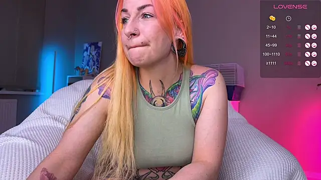 Snapshot of Tanya_Acid chatting on 04/22/26, 05:03 Tanya Acid online show from 04/22/26, 05:03