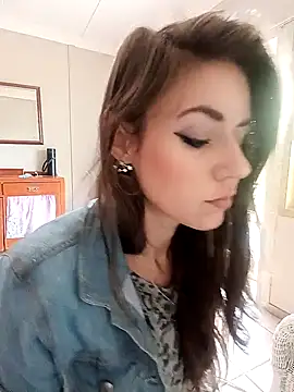 Snapshot of Missmesexycouple69 chatting on 09/20/25, 10:05 Missmesexycouple69 online show from 09/20/25, 10:05