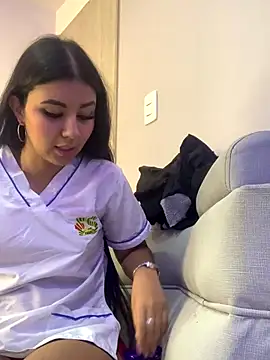 Larabrooks online show from 11/24/25, 06:51