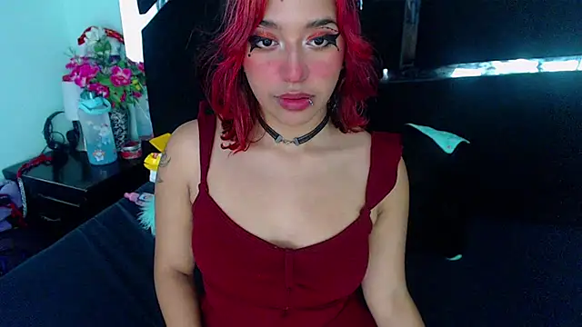 Snapshot of UnderBaby_ chatting on 12/19/24, 11:03 UnderBaby online show from 12/19/24, 11:03