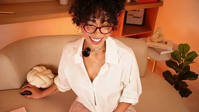 Snapshot of OSHUN_ chatting on 05/30/26, 10:51 OSHUN online show from 05/30/26, 10:51