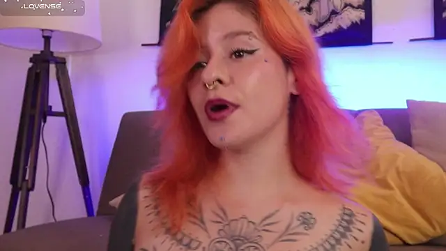 Snapshot of Daarlene chatting on 09/24/25, 05:27 Daarlene online show from 09/24/25, 05:27