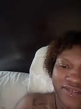 Snapshot of PrettyGal_Tingz chatting on 02/01/25, 08:47 PrettyGal Tingz online show from 02/01/25, 08:47