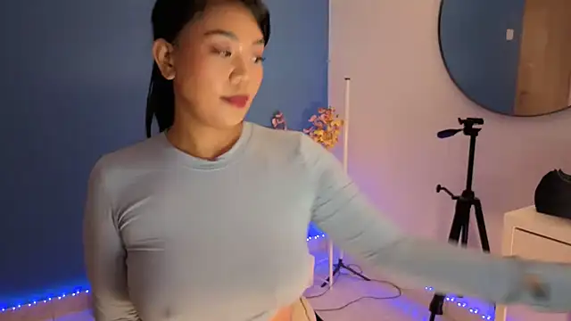 Snapshot of NaughtyMe chatting on 10/15/25, 06:30 NaughtyMe online show from 10/15/25, 06:30