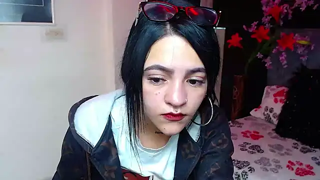 Snapshot of Violettasquirt chatting on 12/17/25, 01:39 Violettasquirt online show from 12/17/25, 01:39