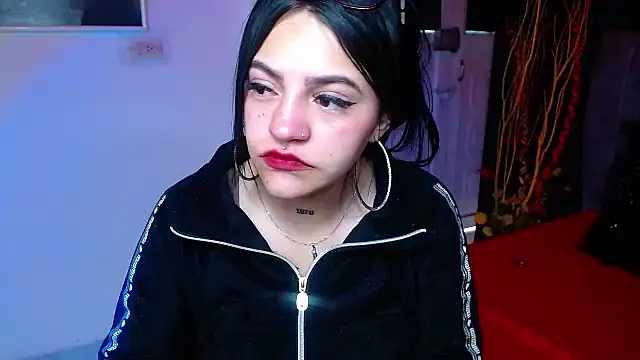 Snapshot of Violettasquirt chatting on 01/08/26, 02:30 Violettasquirt online show from 01/08/26, 02:30