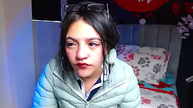 Snapshot of Violettasquirt chatting on 01/19/26, 01:37 Violettasquirt online show from 01/19/26, 01:37