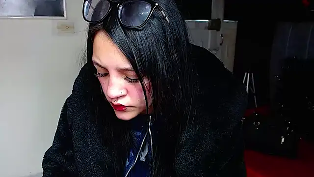Snapshot of Violettasquirt chatting on 02/02/26, 01:43 Violettasquirt online show from 02/02/26, 01:43