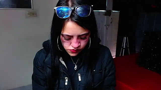 Snapshot of Violettasquirt chatting on 02/05/26, 01:27 Violettasquirt online show from 02/05/26, 01:27