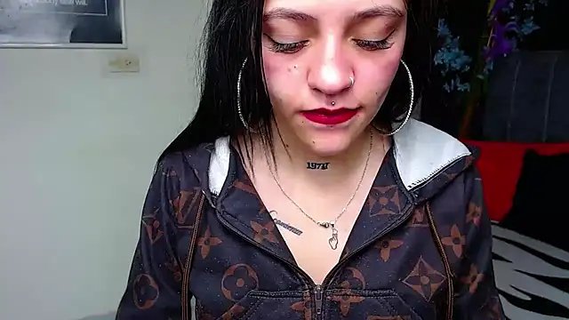 Snapshot of Violettasquirt chatting on 02/18/26, 01:40 Violettasquirt online show from 02/18/26, 01:40