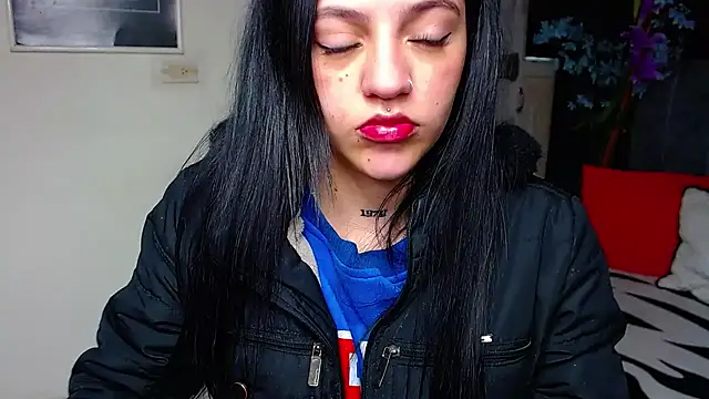 Snapshot of Violettasquirt chatting on 02/20/26, 01:44 Violettasquirt online show from 02/20/26, 01:44