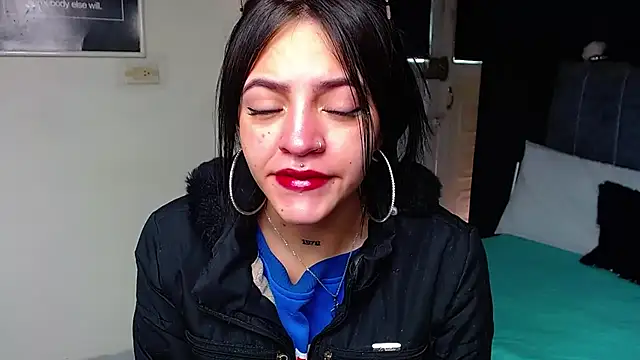 Snapshot of Violettasquirt chatting on 02/26/26, 01:32 Violettasquirt online show from 02/26/26, 01:32