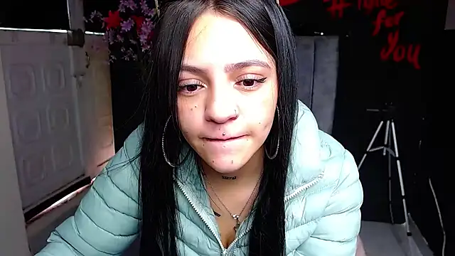 Snapshot of Violettasquirt chatting on 03/04/26, 01:39 Violettasquirt online show from 03/04/26, 01:39