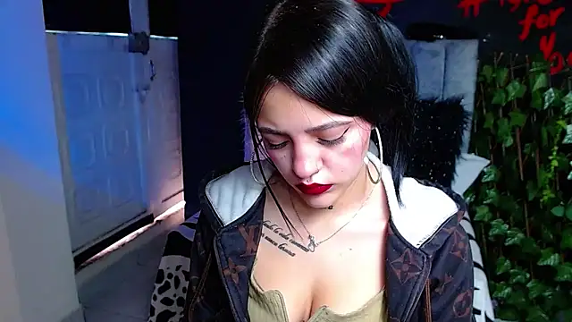 Violettasquirt online show from 04/18/26, 02:21