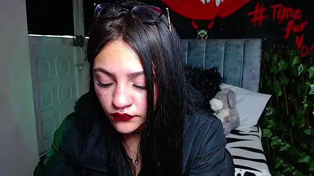 Violettasquirt online show from 04/22/26, 01:34