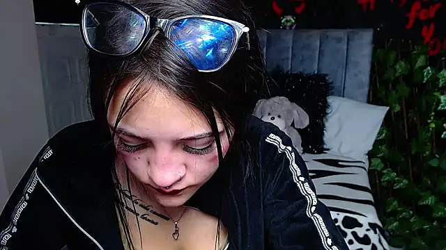 Violettasquirt online show from 04/23/26, 01:46