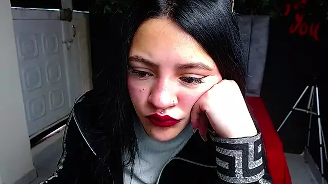 Snapshot of Violettasquirt chatting on 05/15/26, 01:51 Violettasquirt online show from 05/15/26, 01:51