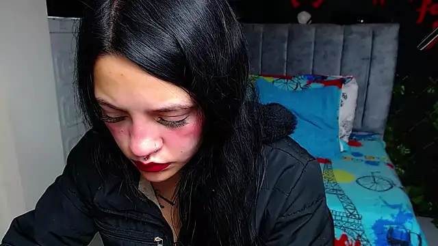 Snapshot of Violettasquirt chatting on 05/19/26, 03:18 Violettasquirt online show from 05/19/26, 03:18