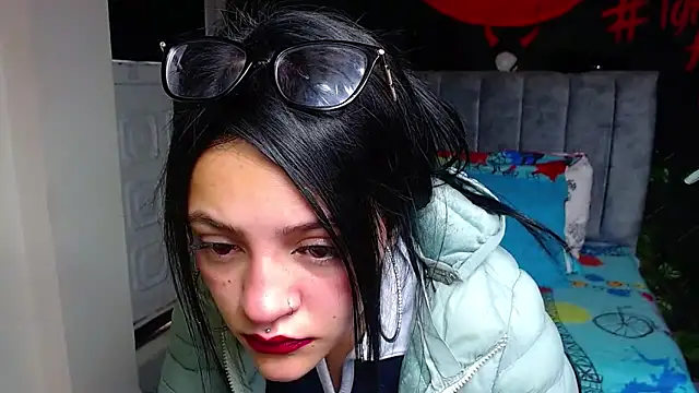 Snapshot of Violettasquirt chatting on 05/21/26, 01:40 Violettasquirt online show from 05/21/26, 01:40