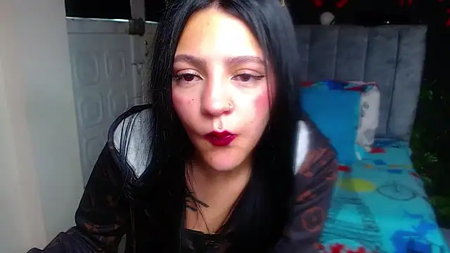 Snapshot of Violettasquirt chatting on 05/22/26, 01:39 Violettasquirt online show from 05/22/26, 01:39