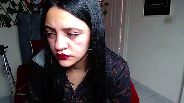 Snapshot of Violettasquirt chatting on 05/26/26, 02:02 Violettasquirt online show from 05/26/26, 02:02